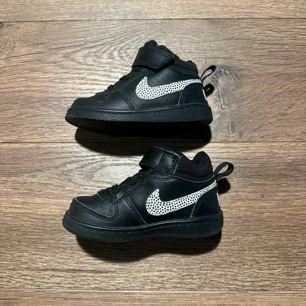 Nike‎ Black Court Borough Mid Sneakers Kids Size 6C 870027-006